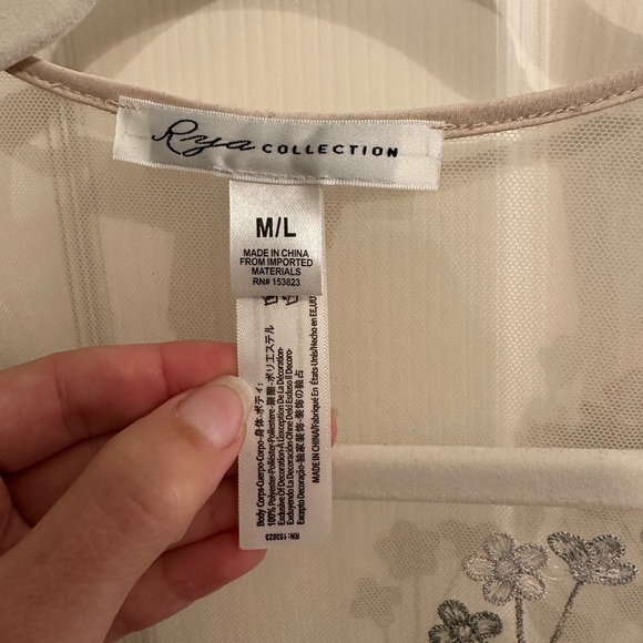 Beautiful sheer floral embroidered robe. NWT from Anthropologie. - Picture 3 of 5